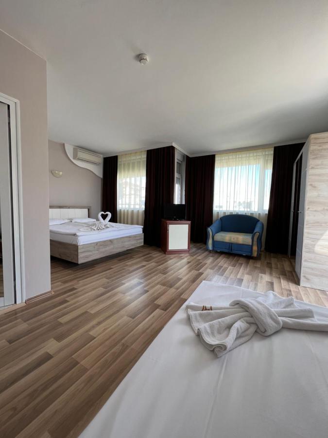 Hotel Incognito Pomorie Exteriör bild